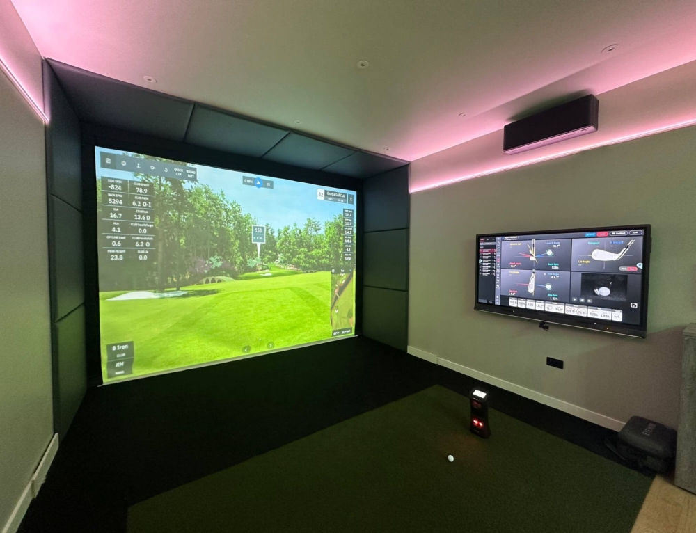 Uneekor Eye Xo Golf Simulator With Custom Wall Panels - Oxfordshire ...